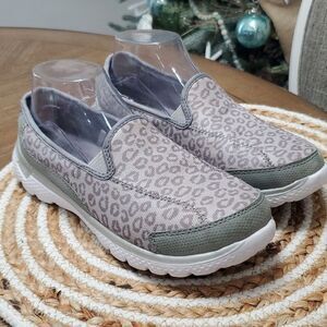 Danskin Now Women's Slip-on Grey Leopard Print Loafer Size 8.5